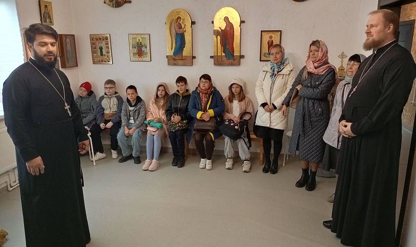 Посещение просфорни при храме святого мученика Иоанна Воина деревни Никифорово учащимися Алексиевской гимназии
