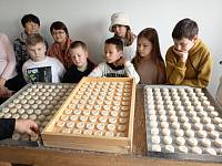 Посещение просфорни при храме святого мученика Иоанна Воина деревни Никифорово учащимися Алексиевской гимназии