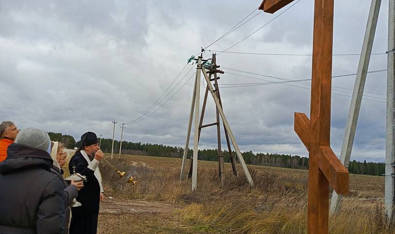 Освящение поклонного креста в Рязанцах