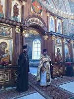 Первая литургия в восстановленном центральном приделе Троицкого храма г. Дрезна