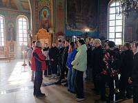 Студенты гуманитарного колледжа в Иоанно-Богословском храме г. Ликино-Дулёво