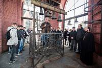 Школьники и студенты в Троицком соборе г. Щёлково