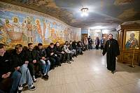 Школьники и студенты в Троицком соборе г. Щёлково
