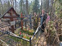 Заупокойное богослужение на месте захоронения протоиерея Леонида Бухарова