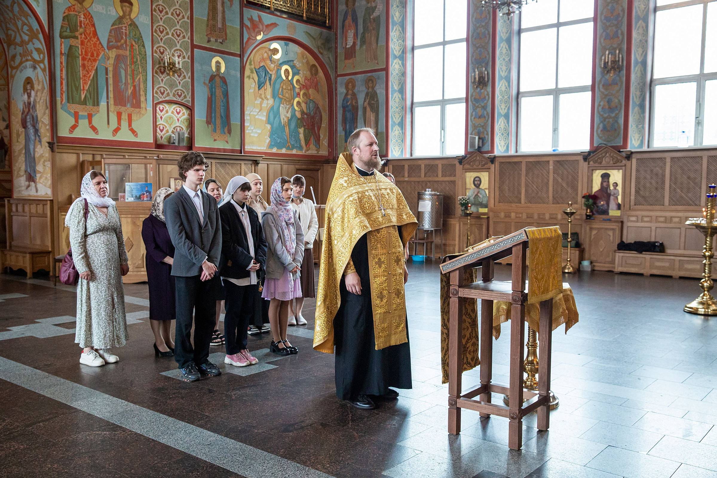 Вручение аттестатов выпускникам Алексиевской гимназии города Щёлково