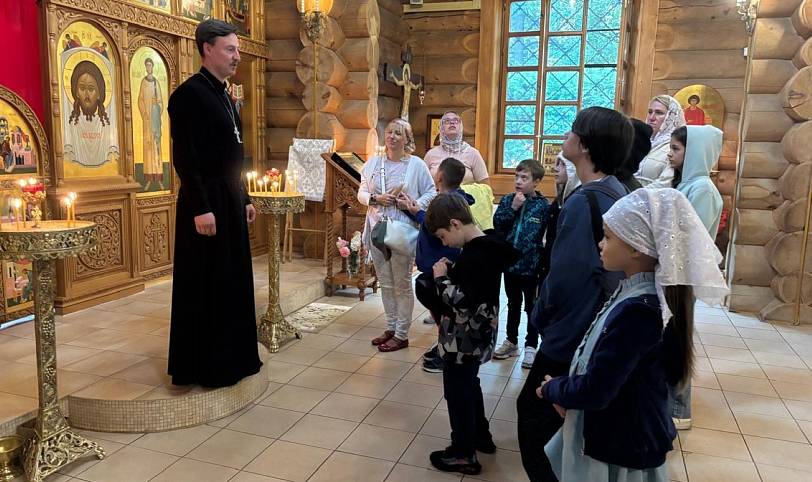 Воспитанники детского реабилитационного центра посетили Неопалимовский храм Балашихи