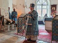 Архиерейское богослужение в Тихвинском храме деревни Евлево