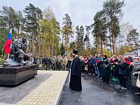 Открытие Аллеи Героев и освящение памятника воину СВО в Электрогорске
