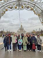 Учащиеся Алексиевской гимназии на выставке «Голгофа Патриарха Тихона»