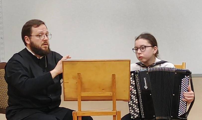 Мастер-класс по игре на баяне в детской школе искусств города Фрязино