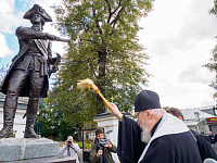 Открытие памятника П. А. Румянцеву в деревне Павлино