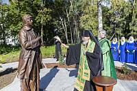 Освящение памятника блаженной Ксении Петербургской в Медвежьих Озёрах 